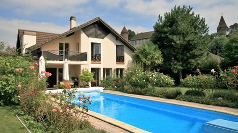 Belle villa de 7.5-pcs avec piscine
A proximité Vieille Ville et Lac