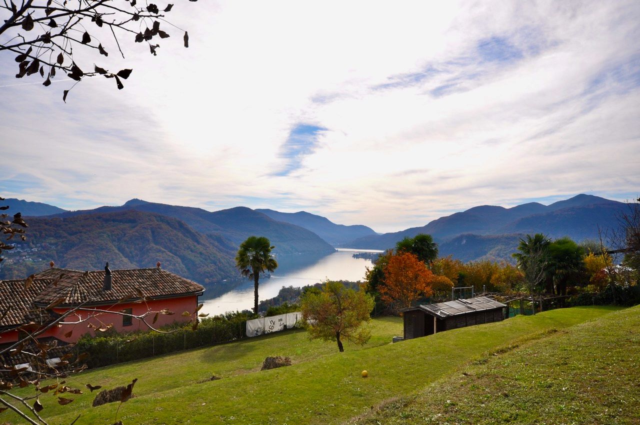 Building Plot of 1'150 sqm with Lugano Lake View in Vernate