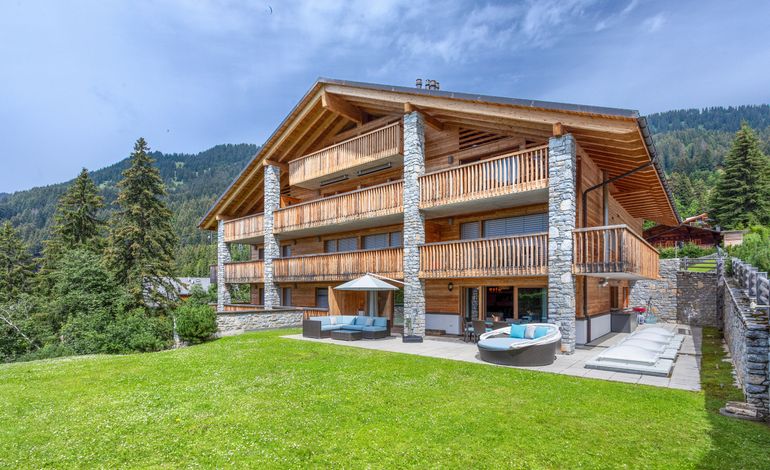 Luxueux duplex avec home cinéma et jardin proche des pistes de ski