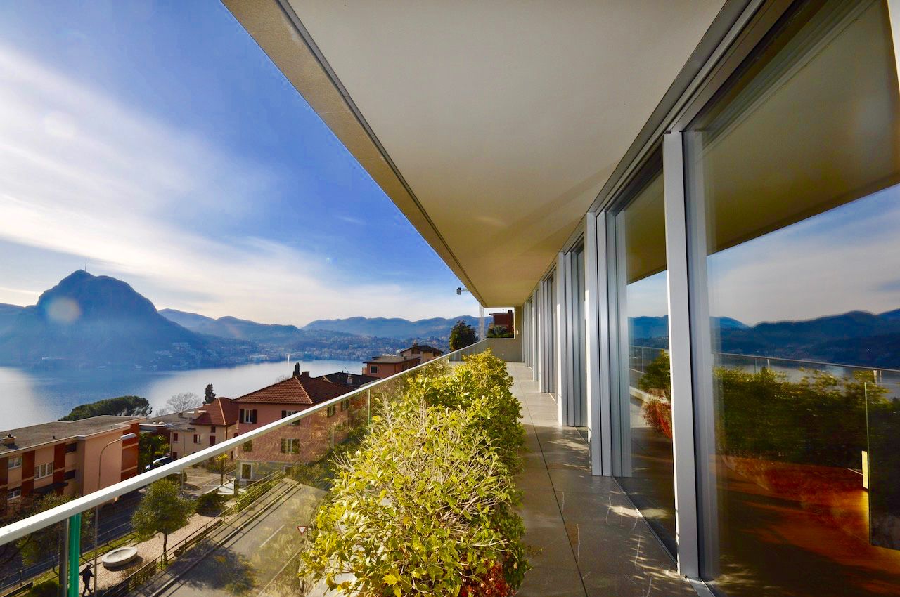 Appartamento di Lusso con Spettacolare Vista sul Lago di Lugano