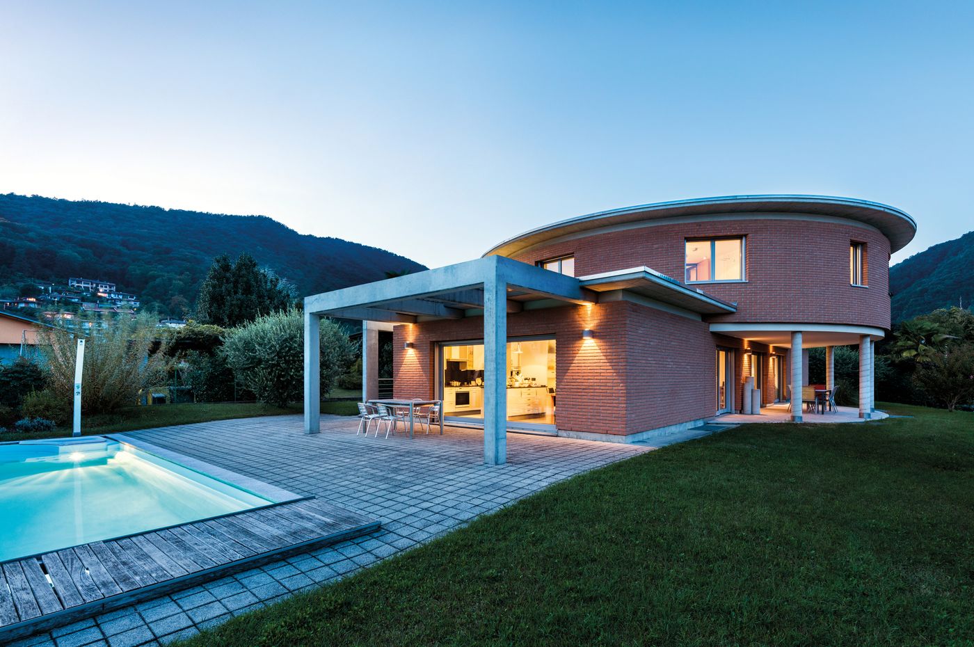 Moderne, sonnige Villa mit Pool und Garten zu verkaufen in Pura